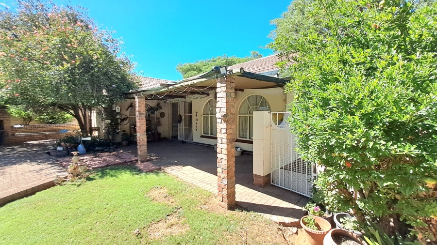 3 Bedroom Property for Sale in Langenhovenpark Free State